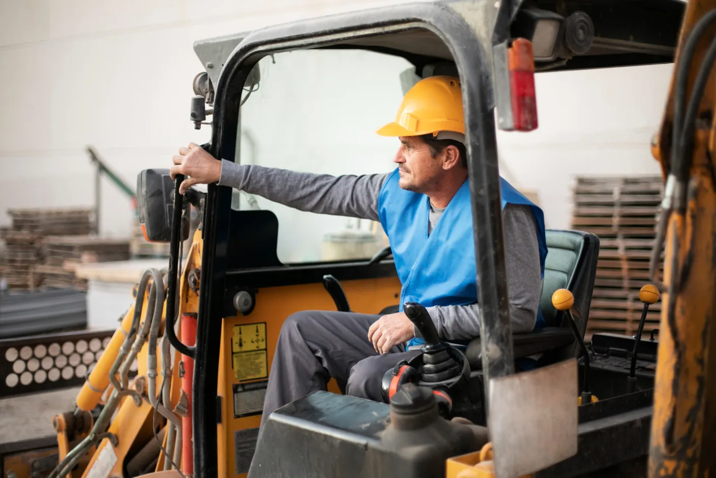 Discover essential tower crane operator requirements to elevate your career in Canada's booming construction industry