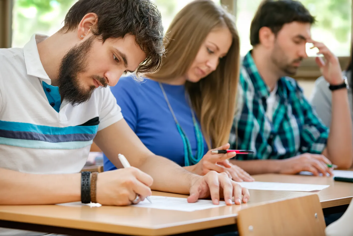 Descubre cómo el Examen Guía Turística y el Test Guía Turística te preparan para ser un experto en turismo en España