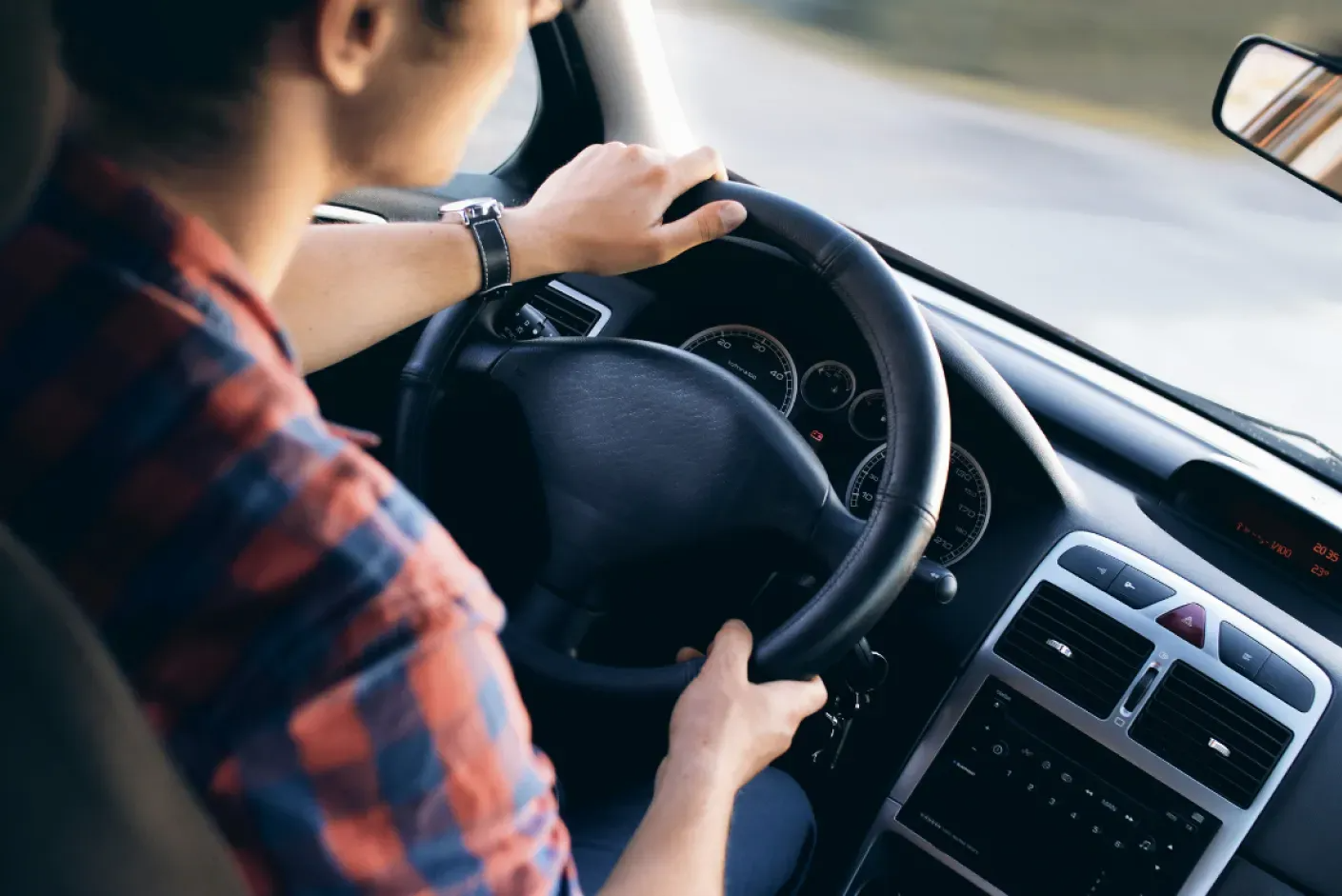 Prepárate con los mejores Test Conductores Oficiales para el Examen Conductores Oficiales y consigue tu licencia sin estrés