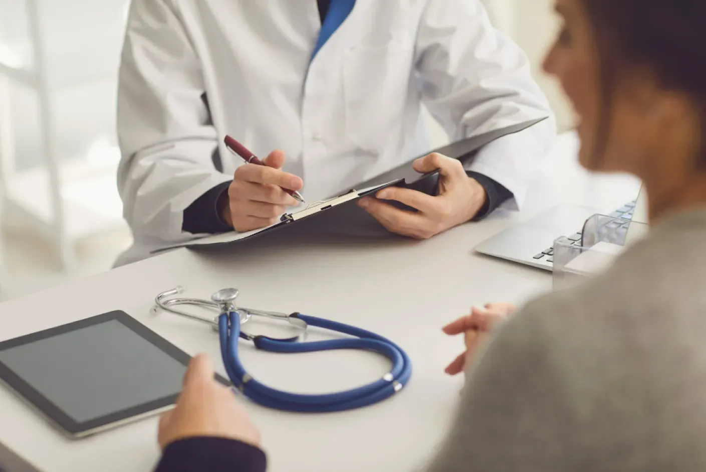 Découvrez comment le simulateur d'examen santé publique France booste votre préparation pour réussir